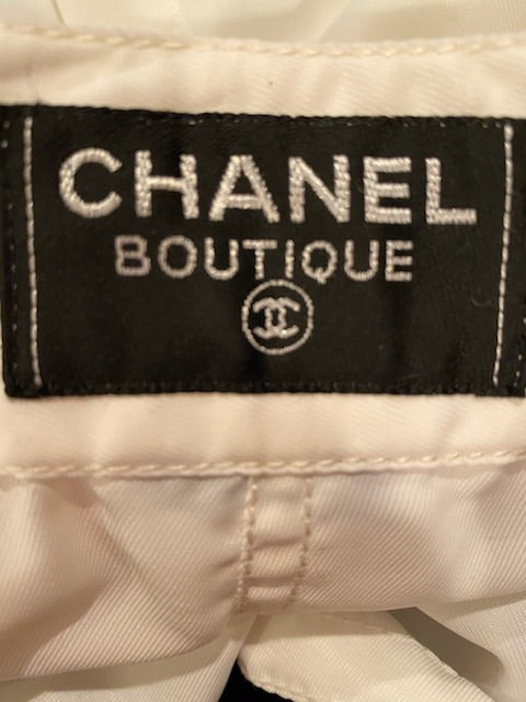 96P, 1996 Spring Vintage Chanel Boutique White Nylon Sport Shorts US 6