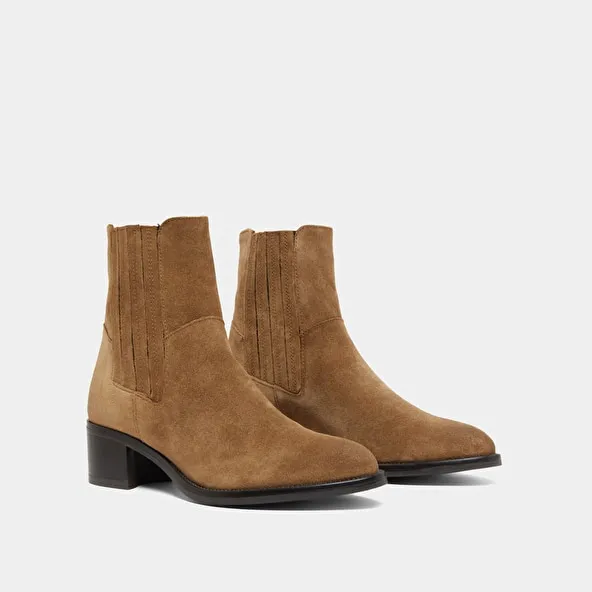 Boots with elastic band and square heel in taupe suede