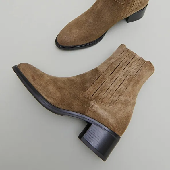 Boots with elastic band and square heel in taupe suede