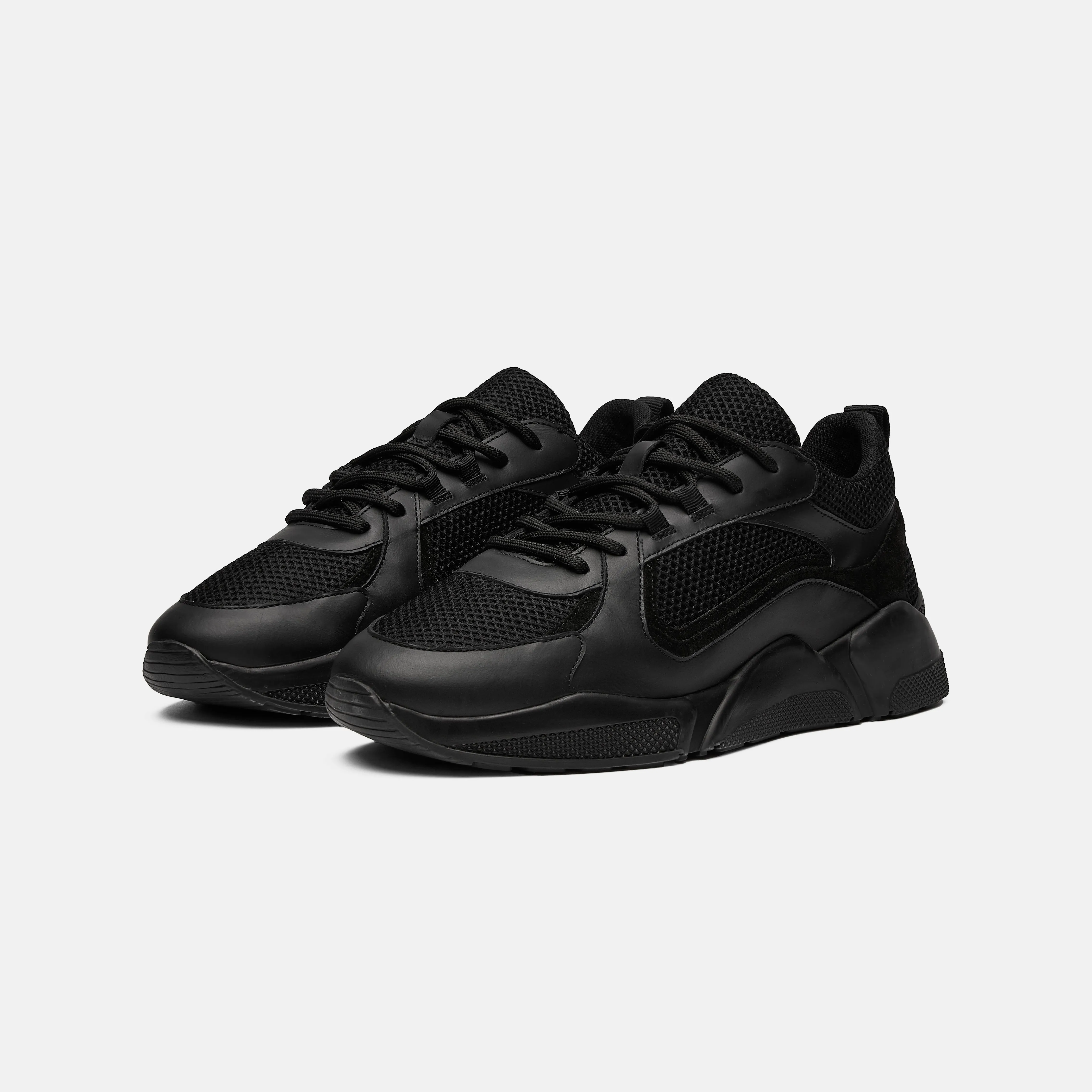 Capo RUNNER Trainer - Triple Black