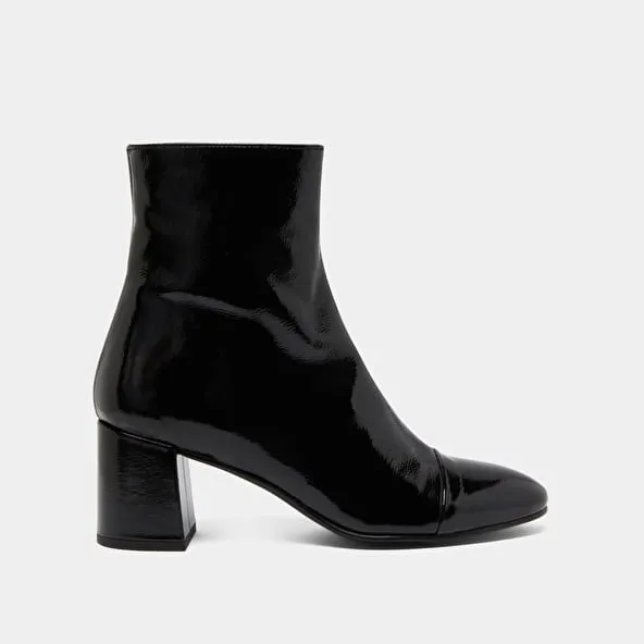 Heeled boots in black pleated patent