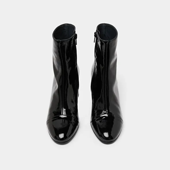 Heeled boots in black pleated patent