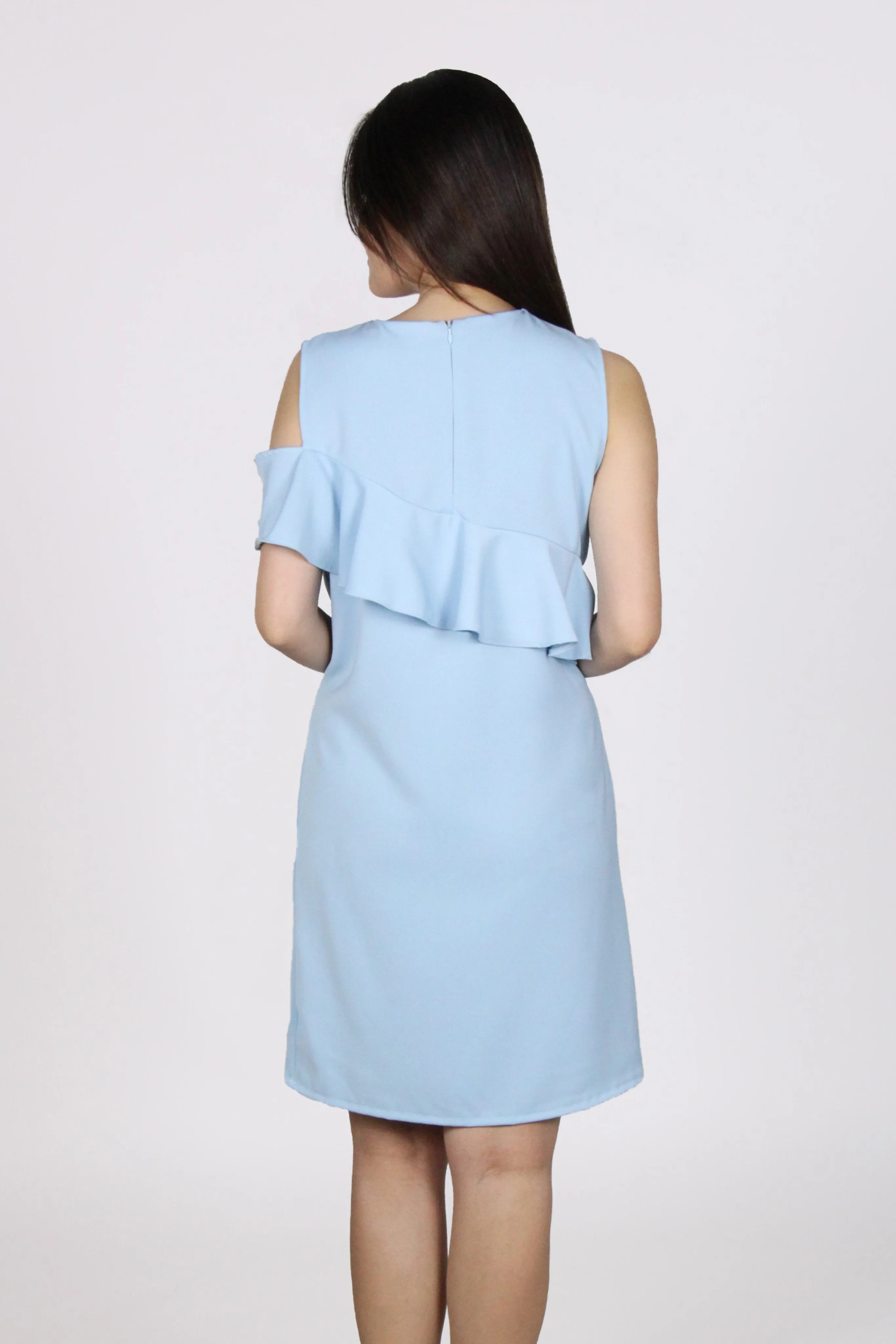 Single Cold Shoulder Ruffles Shift Dress in Light Blue